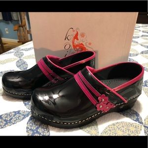 Koi by Sanita Professional Paris Patent clogs